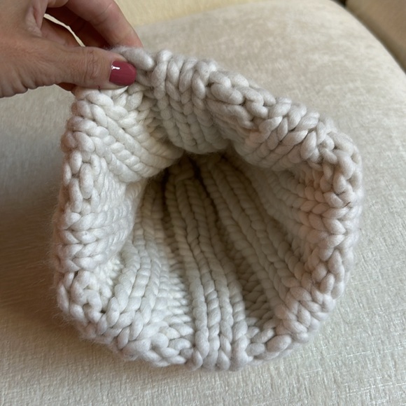 Handmade Merino wool hand knited chunky beanie one size Snow color - Picture 3 of 9